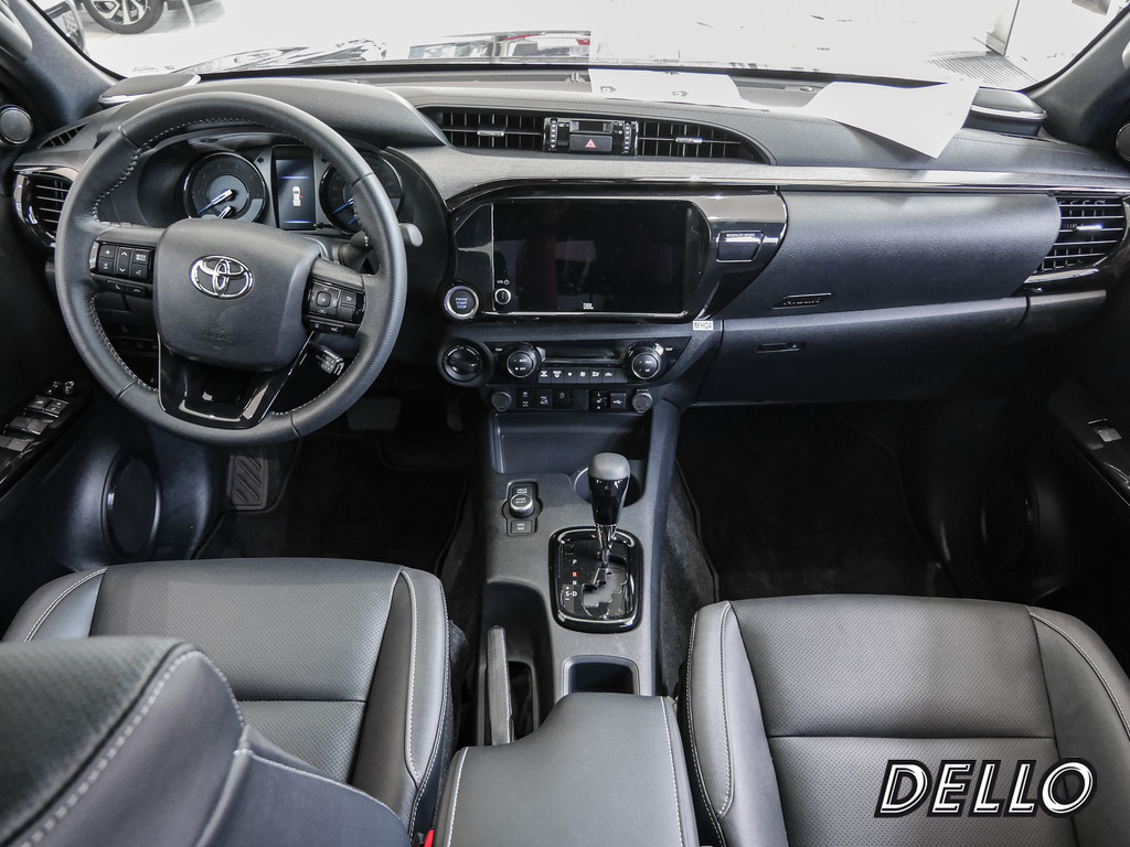 Fahrzeugansicht TOYOTA Hilux 2.8 Double Cab Invincible 4x4 - Bild 9