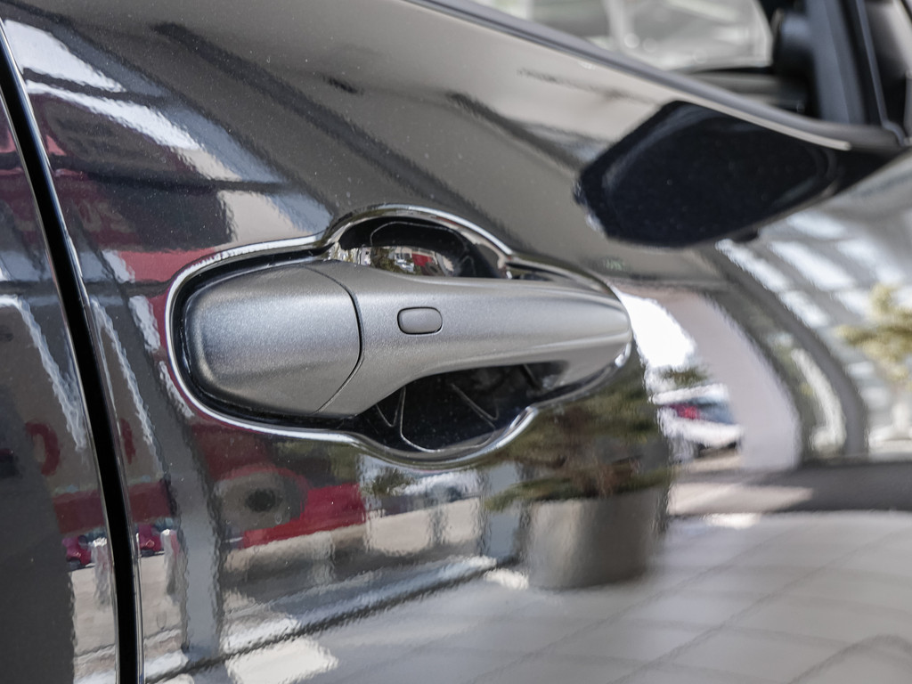 Fahrzeugansicht TOYOTA Hilux 2.8 DC Invincible 4x4 - Bild 6