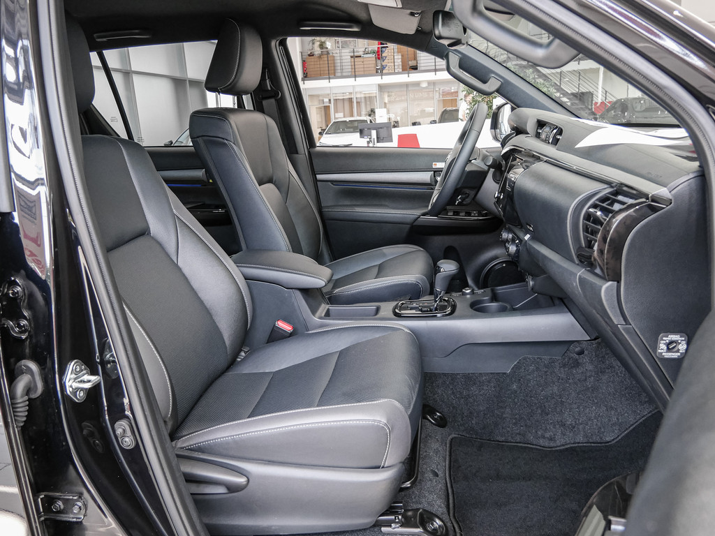 Fahrzeugansicht TOYOTA Hilux 2.8 DC Invincible 4x4 - Bild 7