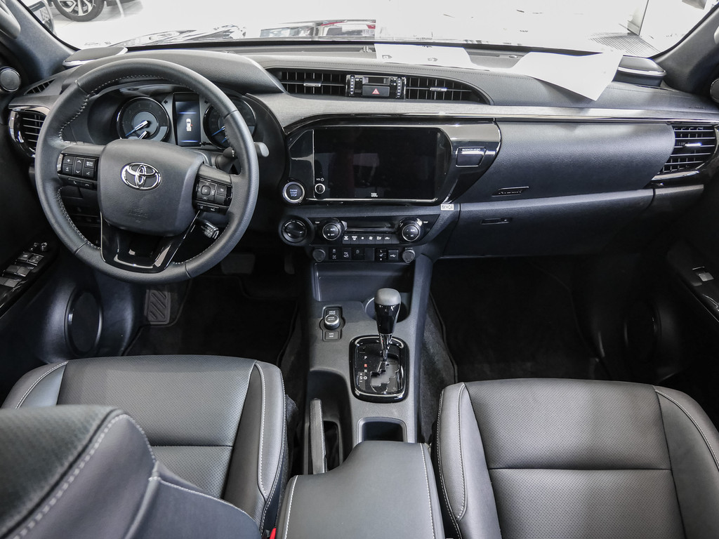 Fahrzeugansicht TOYOTA Hilux 2.8 DC Invincible 4x4 - Bild 9