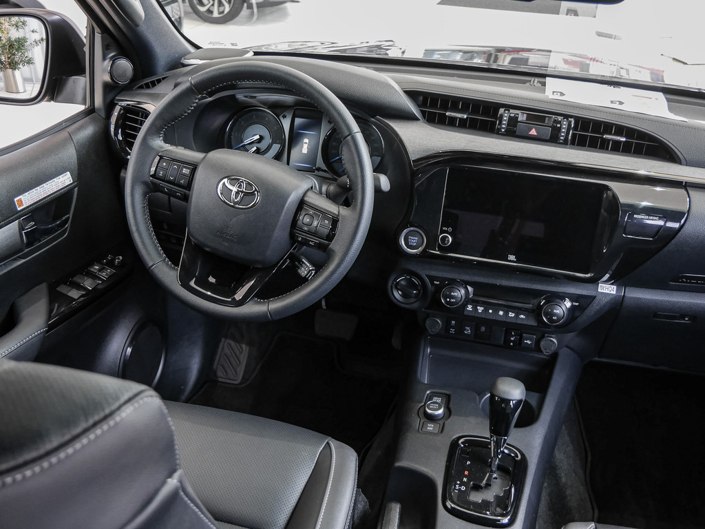 Fahrzeugansicht TOYOTA Hilux 2.8 DC Invincible 4x4 - Bild 10