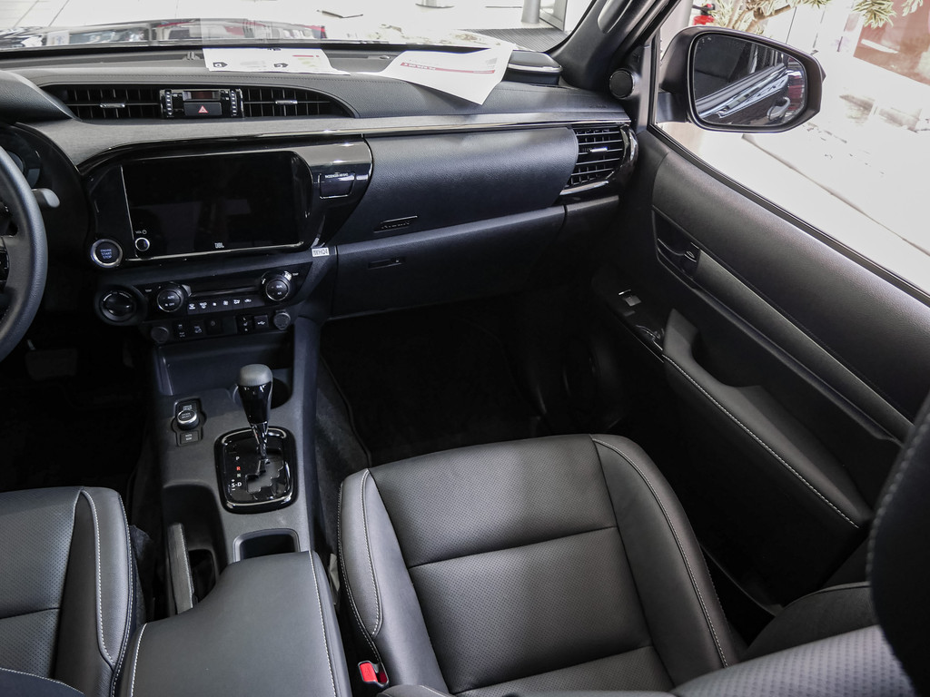 Fahrzeugansicht TOYOTA Hilux 2.8 DC Invincible 4x4 - Bild 11