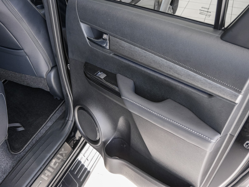 Fahrzeugansicht TOYOTA Hilux 2.8 DC Invincible 4x4 - Bild 13