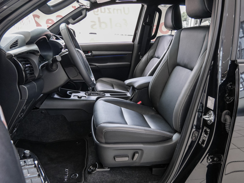 Fahrzeugansicht TOYOTA Hilux 2.8 DC Invincible 4x4 - Bild 16