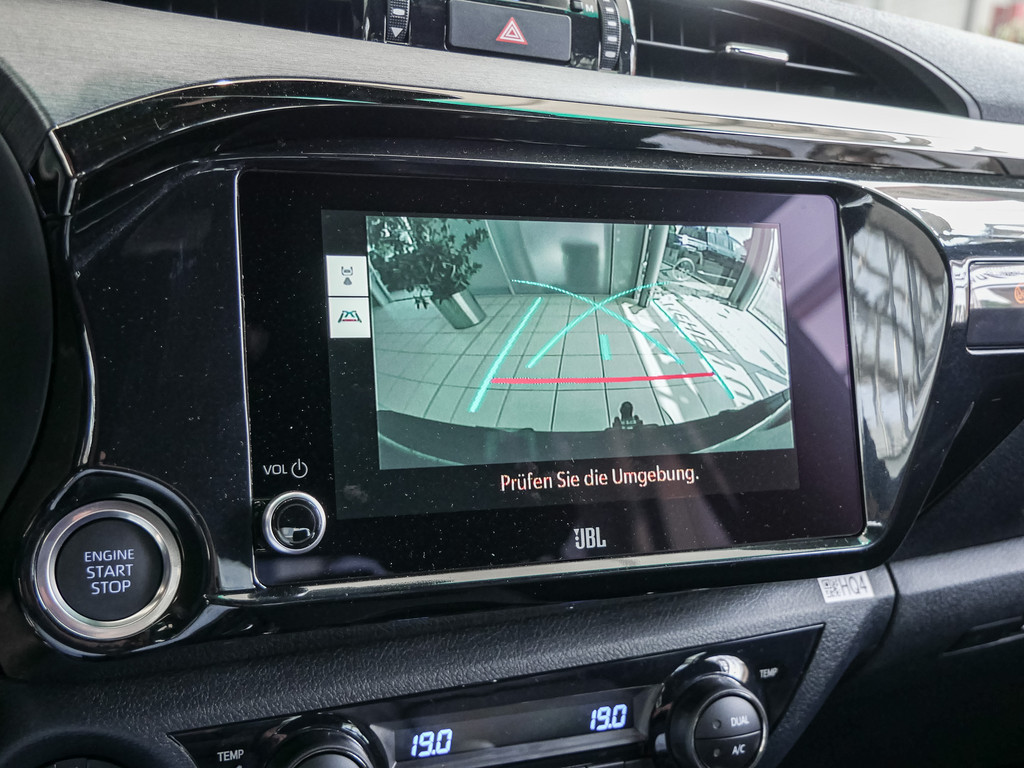 Fahrzeugansicht TOYOTA Hilux 2.8 DC Invincible 4x4 - Bild 18