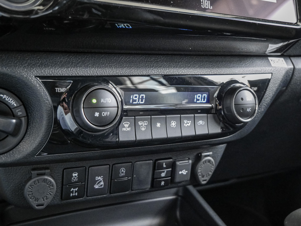 Fahrzeugansicht TOYOTA Hilux 2.8 DC Invincible 4x4 - Bild 21