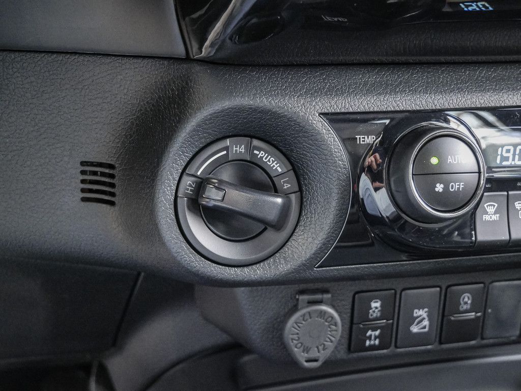 Fahrzeugansicht TOYOTA Hilux 2.8 DC Invincible 4x4 - Bild 22