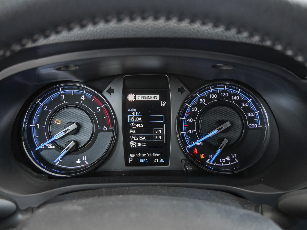 Fahrzeugansicht TOYOTA Hilux 2.8 DC Invincible 4x4 - Bild 29