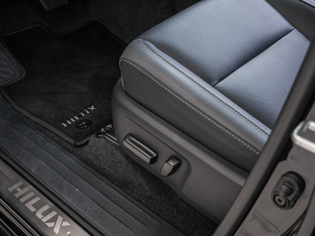 Fahrzeugansicht TOYOTA Hilux 2.8 DC Invincible 4x4 - Bild 40