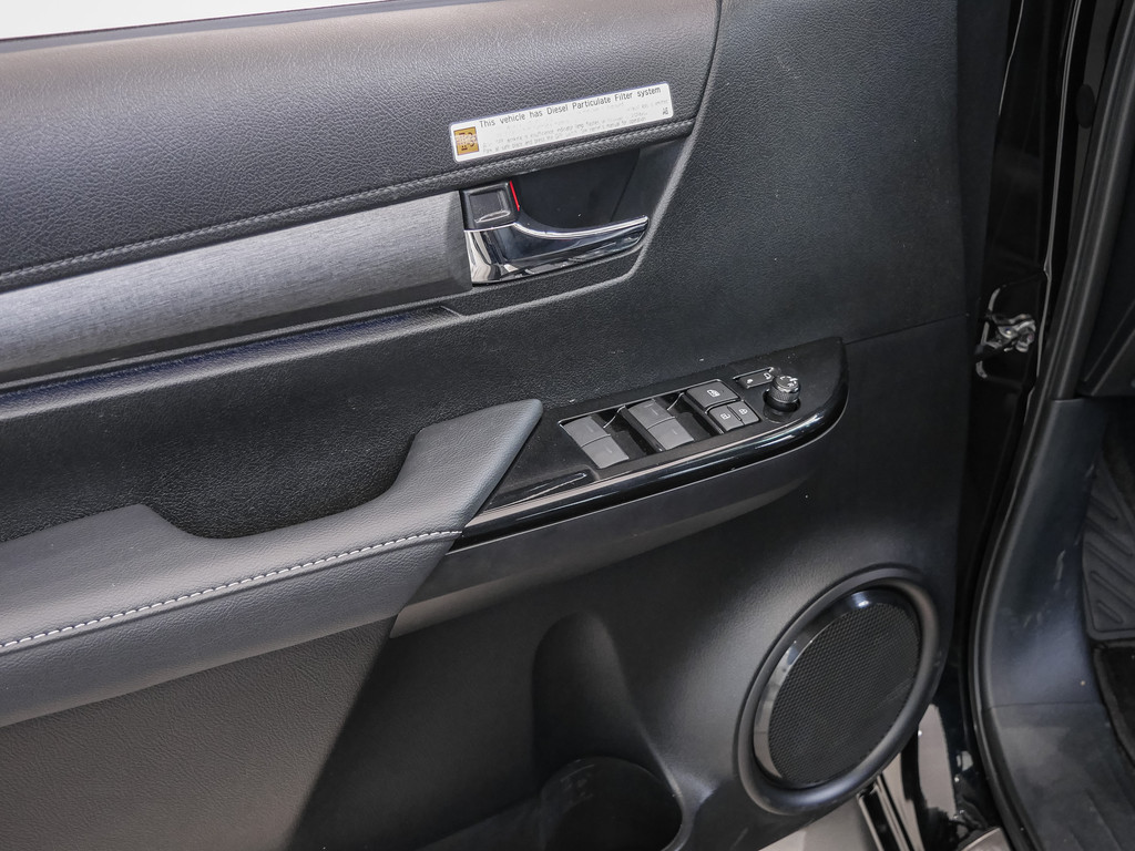 Fahrzeugansicht TOYOTA Hilux 2.8 DC Invincible 4x4 - Bild 41