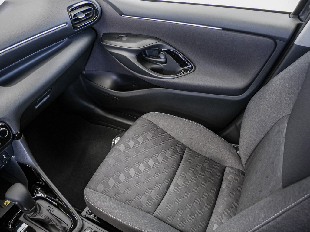 Fahrzeugansicht TOYOTA Yaris 1.5 Hybrid Teamplayer - Bild 24