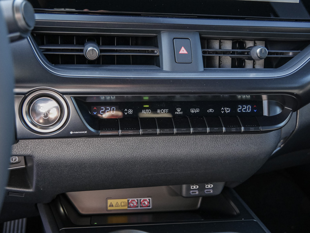 Fahrzeugansicht LEXUS UX 300h F-Sport Design - Bild 16