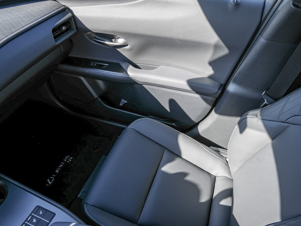 Fahrzeugansicht LEXUS UX 300h F-Sport Design - Bild 20