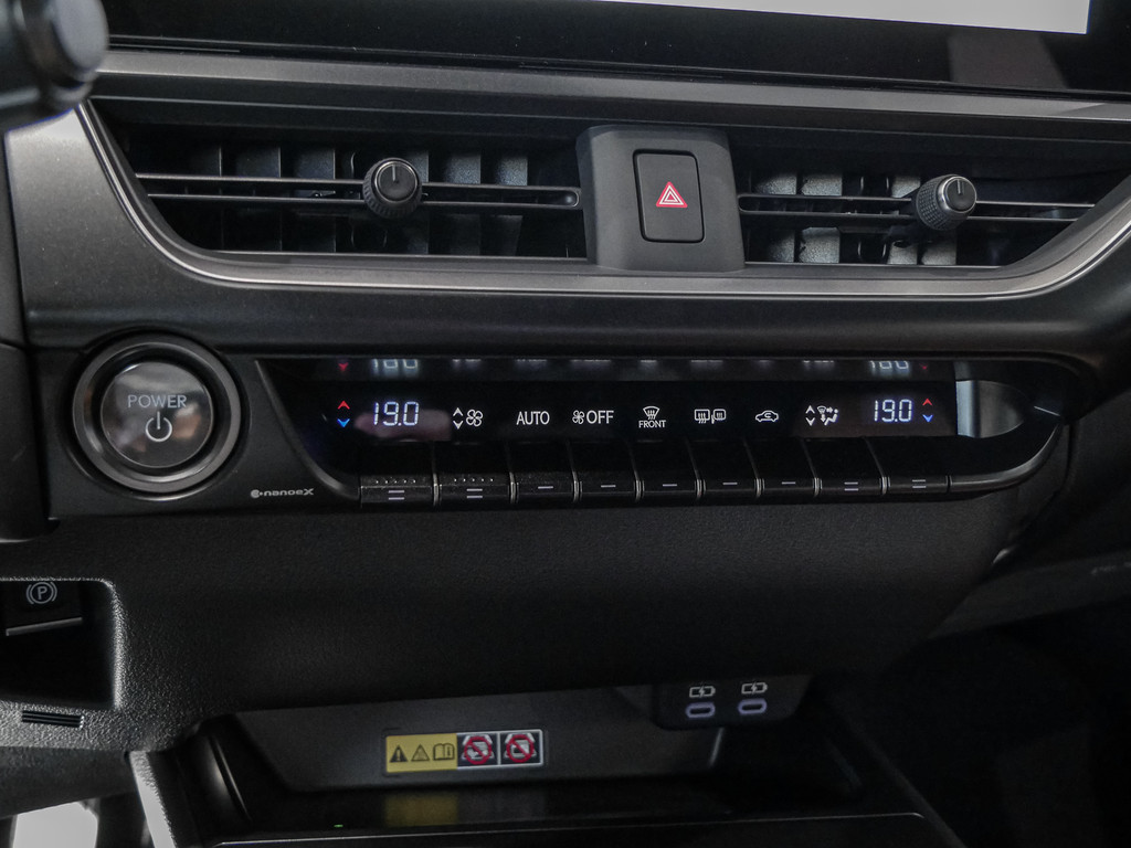 Fahrzeugansicht LEXUS UX 300h F-Sport Design - Bild 13