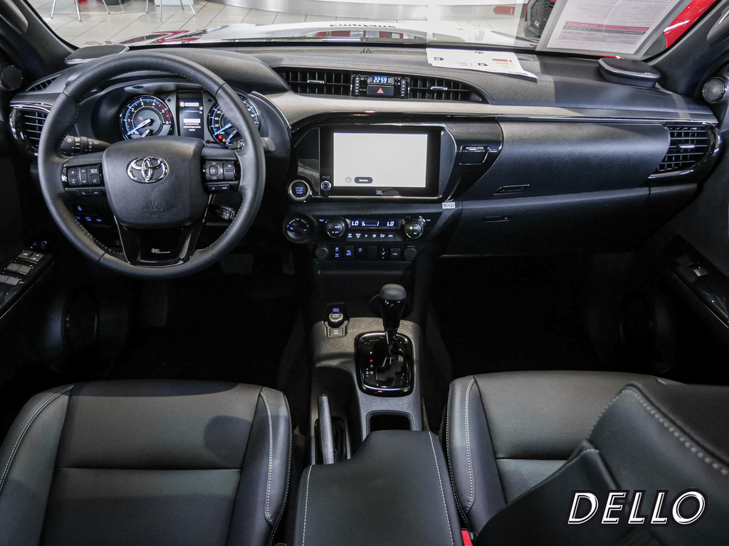Fahrzeugansicht TOYOTA Hilux 2.8 Double Cab Invincible 4x4 - Bild 4