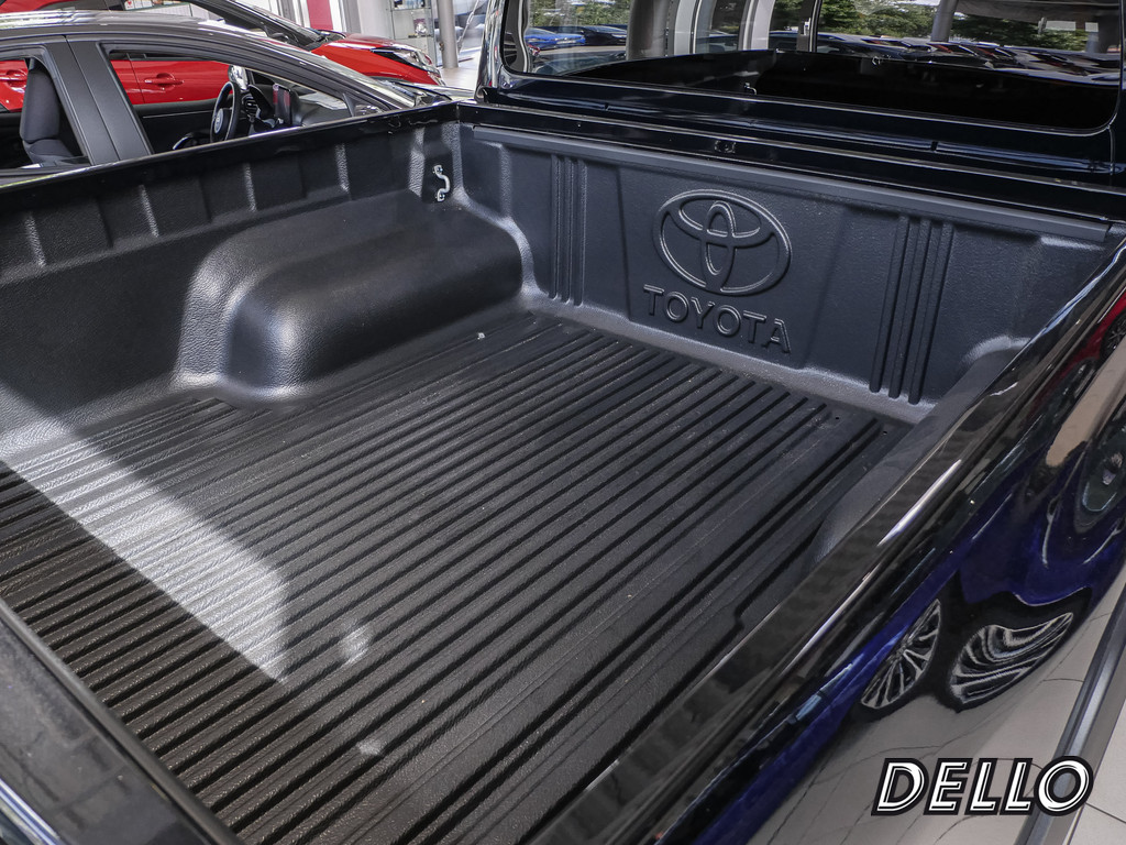 Fahrzeugansicht TOYOTA Hilux 2.8 Double Cab Invincible 4x4 - Bild 9