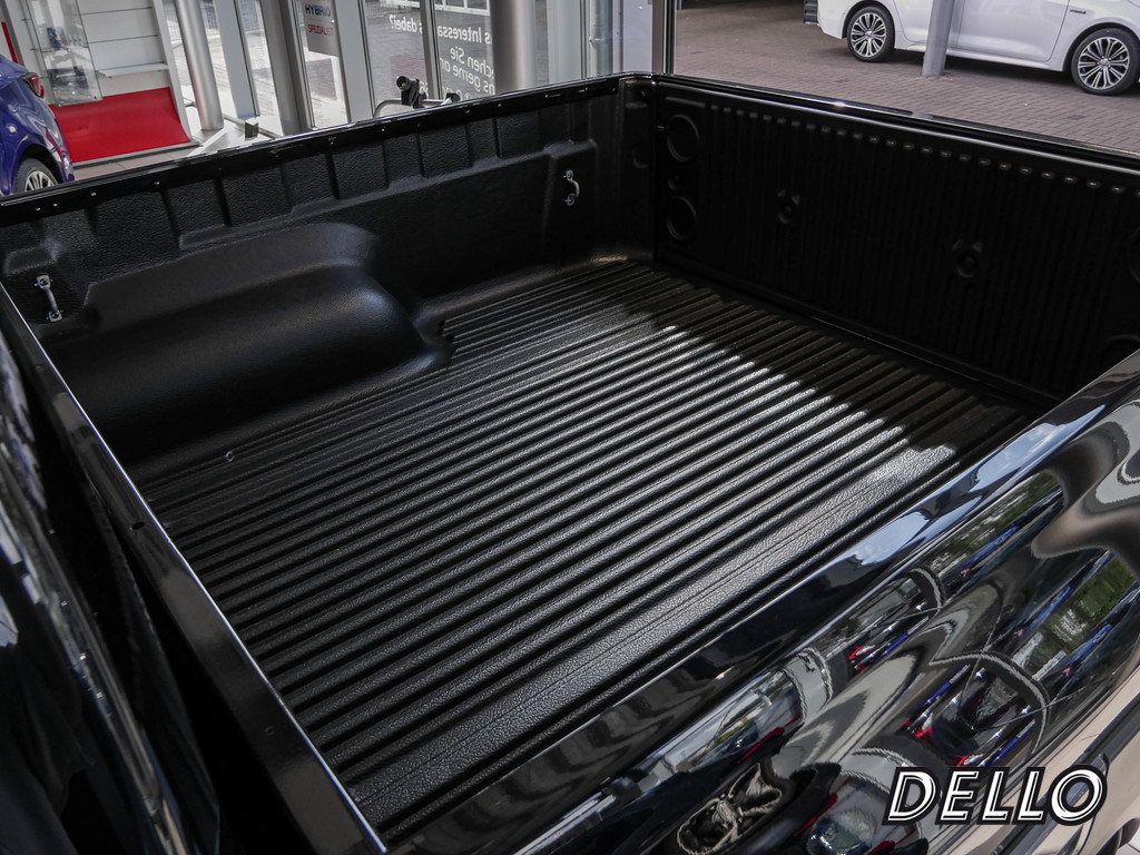 Fahrzeugansicht TOYOTA Hilux 2.8 Double Cab Invincible 4x4 - Bild 11