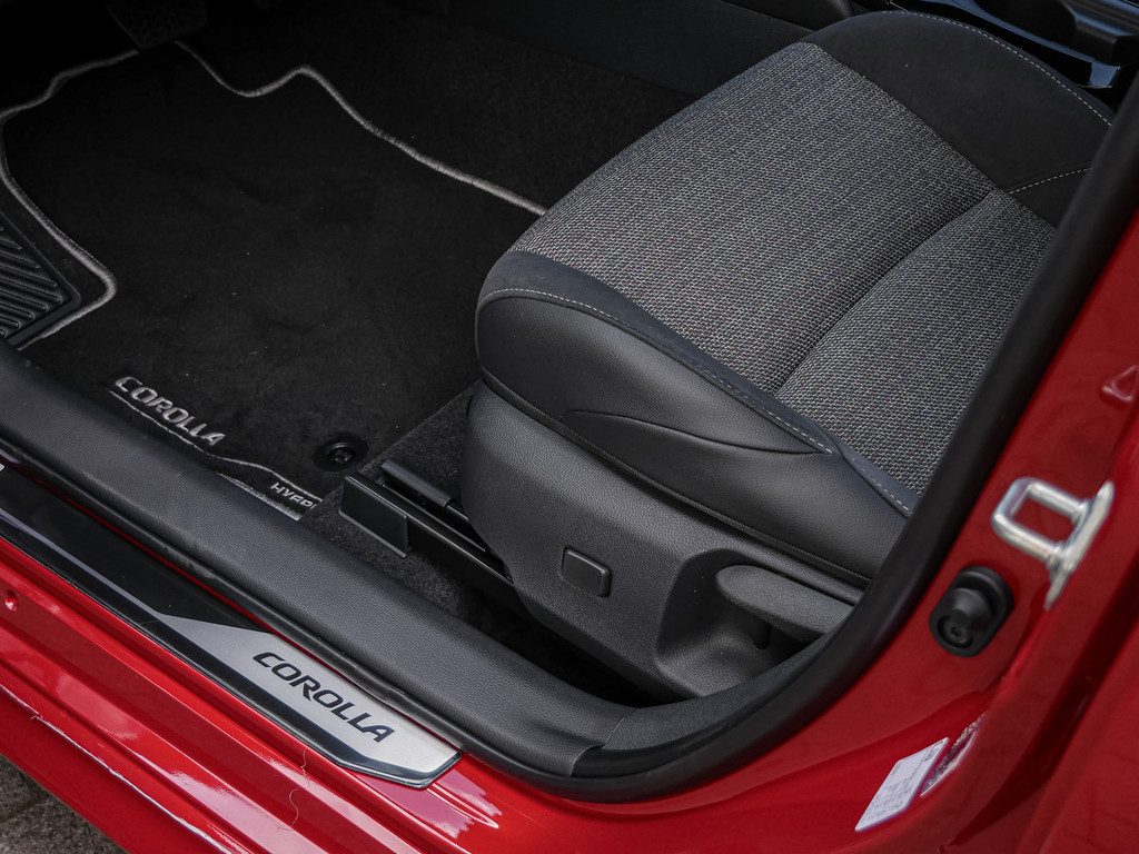 Fahrzeugansicht TOYOTA Corolla TS 1.8 Hybrid Teamplayer - Bild 33