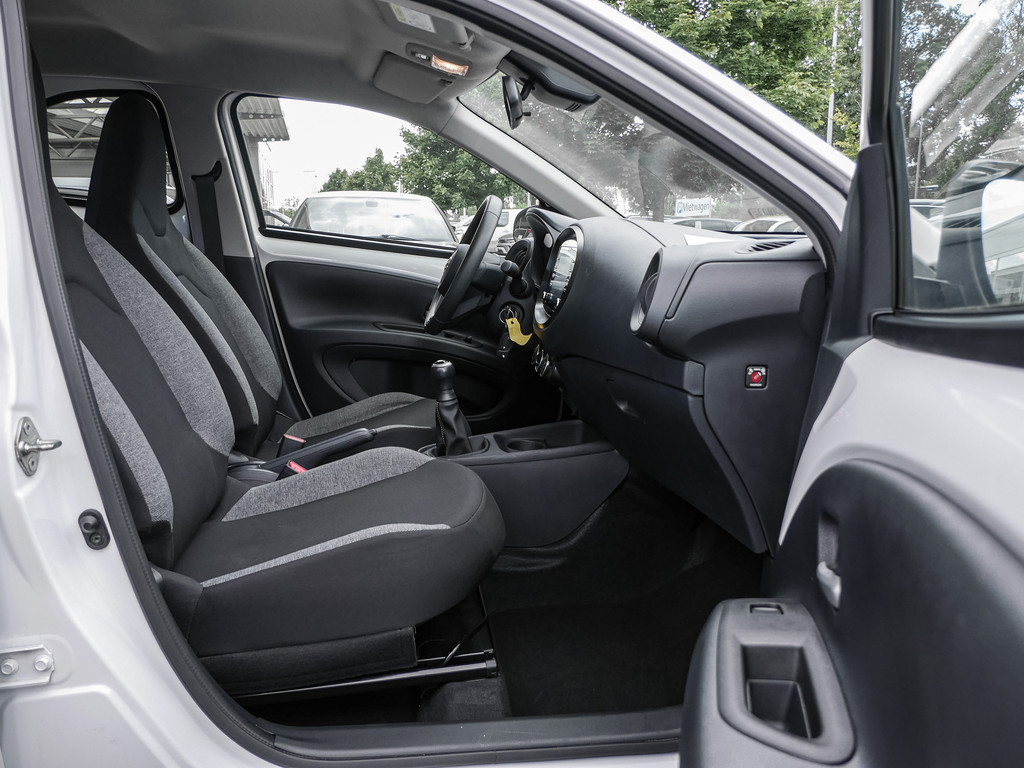 Fahrzeugansicht TOYOTA Aygo X 1.0 Play - Bild 3