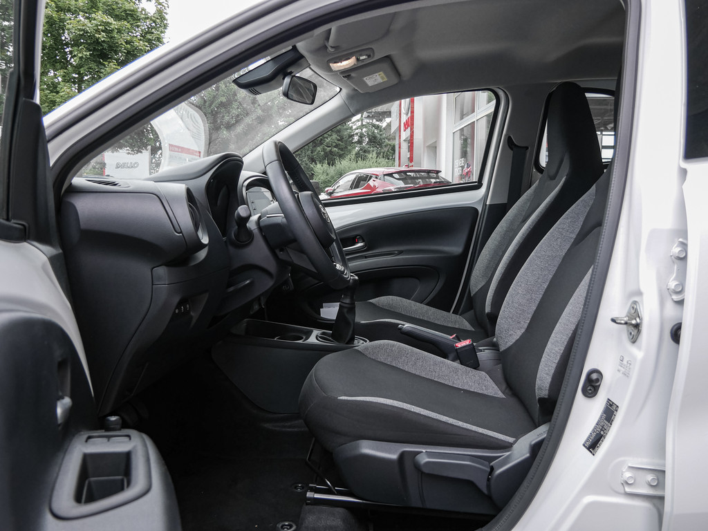 Fahrzeugansicht TOYOTA Aygo X 1.0 Play - Bild 2