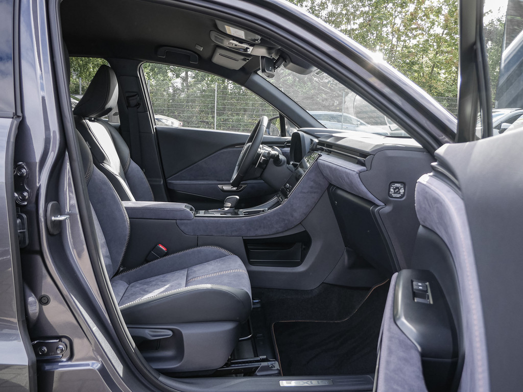 Fahrzeugansicht LEXUS LBX Cool - Bild 3