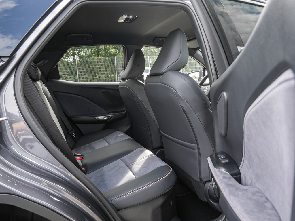 Fahrzeugansicht LEXUS LBX Cool - Bild 4