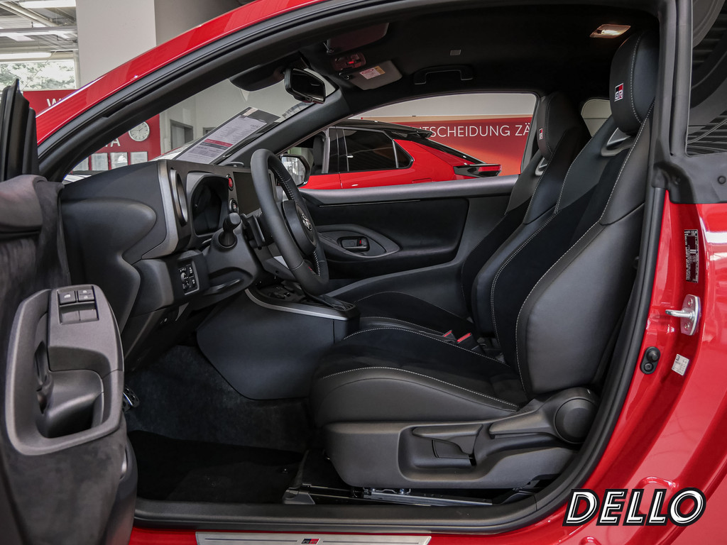 Fahrzeugansicht TOYOTA Yaris 1.6 GR - Bild 4