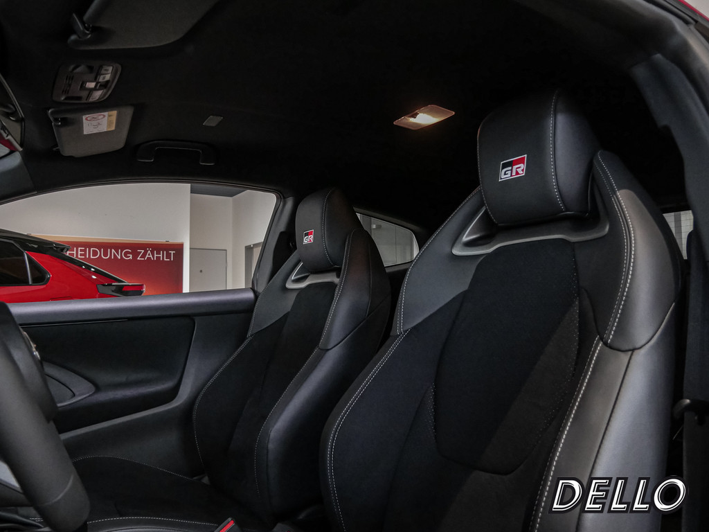 Fahrzeugansicht TOYOTA Yaris 1.6 GR - Bild 31