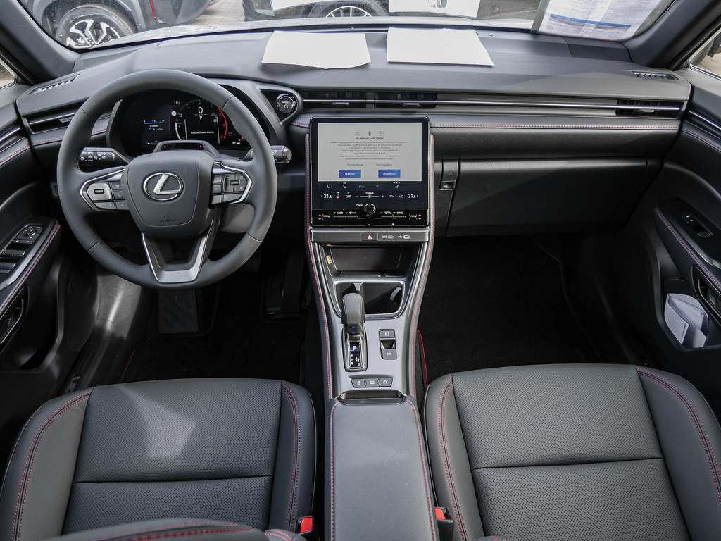 Fahrzeugansicht LEXUS LBX Emotion - Bild 7