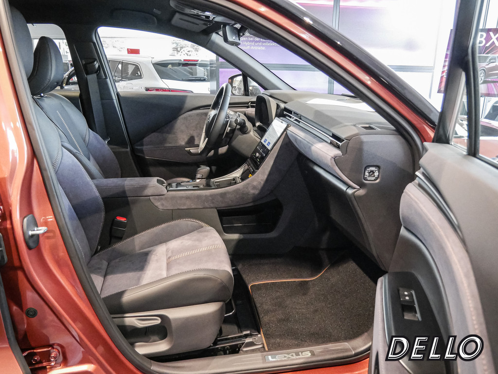 Fahrzeugansicht LEXUS LBX Cool - Bild 3