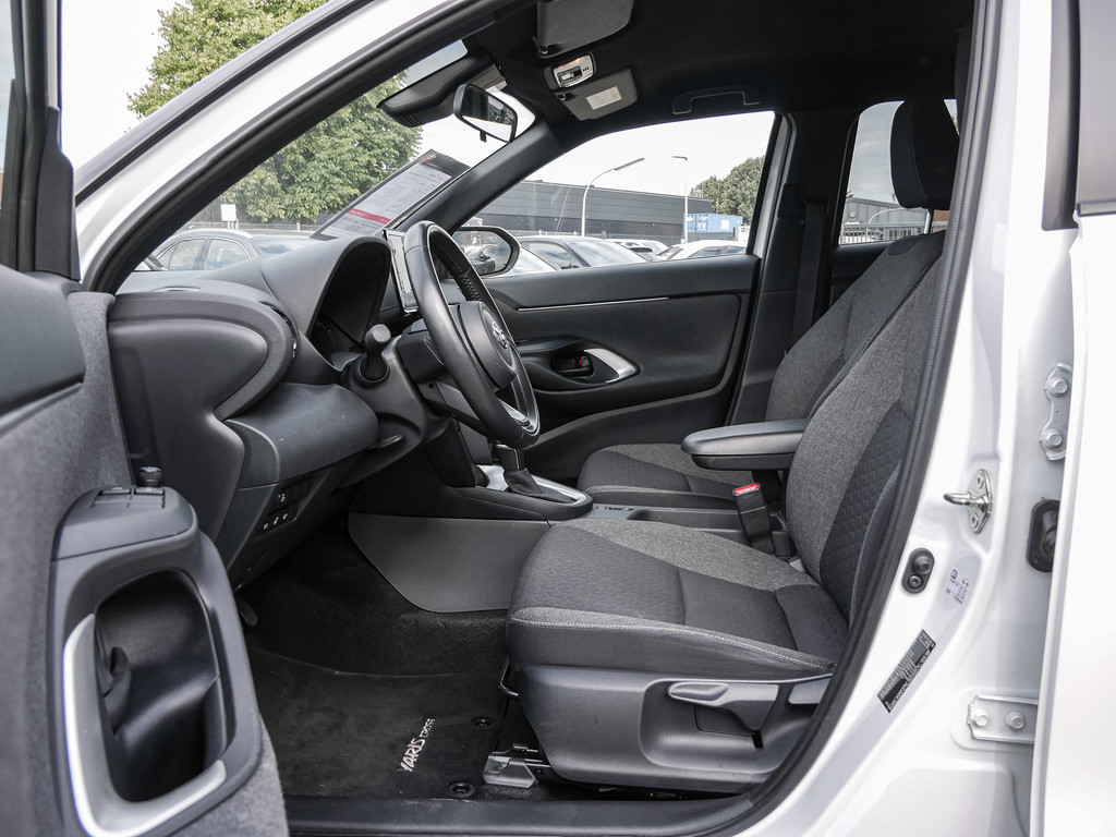 Fahrzeugansicht TOYOTA Yaris Cross 1.5 Hybrid FWD Team Deutschland - Bild 4