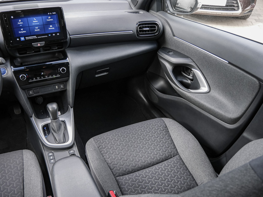 Fahrzeugansicht TOYOTA Yaris Cross 1.5 Hybrid FWD Team Deutschland - Bild 10