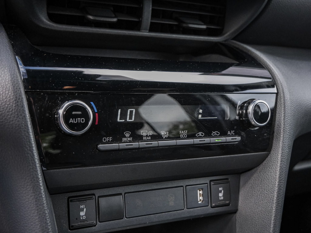 Fahrzeugansicht TOYOTA Yaris Cross 1.5 Hybrid FWD Team Deutschland - Bild 17