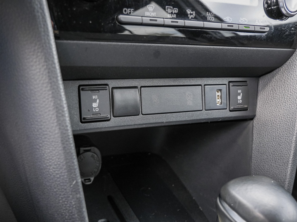 Fahrzeugansicht TOYOTA Yaris Cross 1.5 Hybrid FWD Team Deutschland - Bild 18