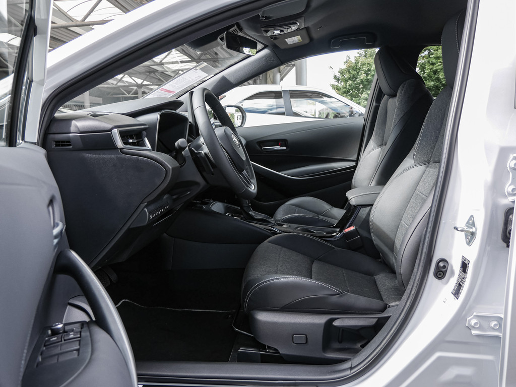 Fahrzeugansicht TOYOTA Corolla Touring Sports 2.0 Hybrid Teamplayer - Bild 3