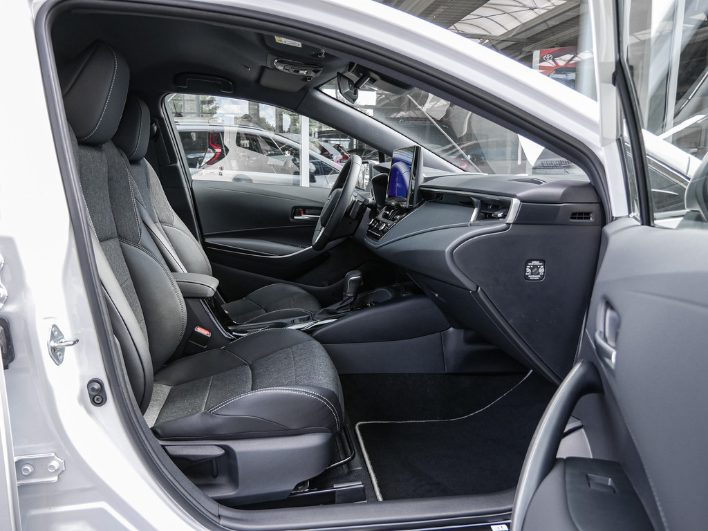 Fahrzeugansicht TOYOTA Corolla Touring Sports 2.0 Hybrid Teamplayer - Bild 4