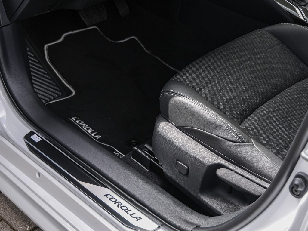 Fahrzeugansicht TOYOTA Corolla Touring Sports 2.0 Hybrid Teamplayer - Bild 32