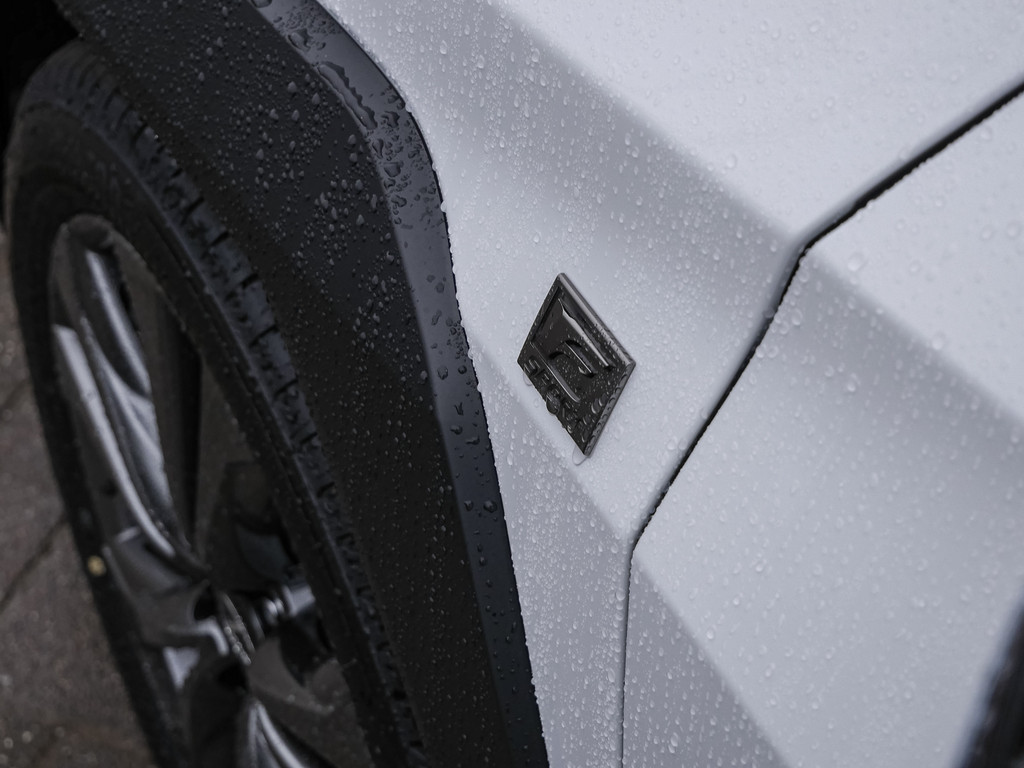 Fahrzeugansicht LEXUS UX 300 h F Sport Design - Bild 40