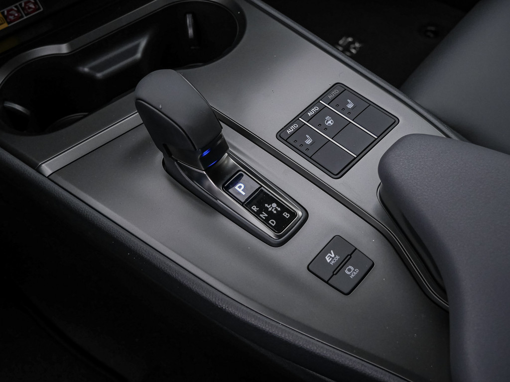 Fahrzeugansicht LEXUS UX 300 h F Sport Design - Bild 19