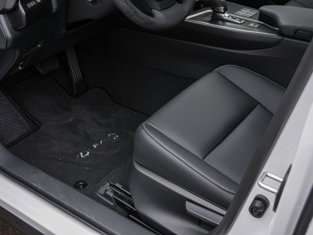 Fahrzeugansicht LEXUS UX 300 h F Sport Design - Bild 33