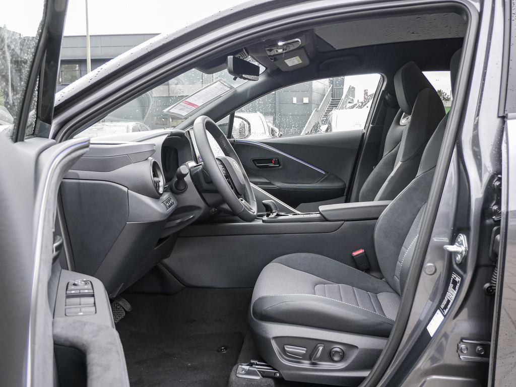 Fahrzeugansicht TOYOTA C-HR 2.0 Plug-In Hybrid FWD Lounge - Bild 4