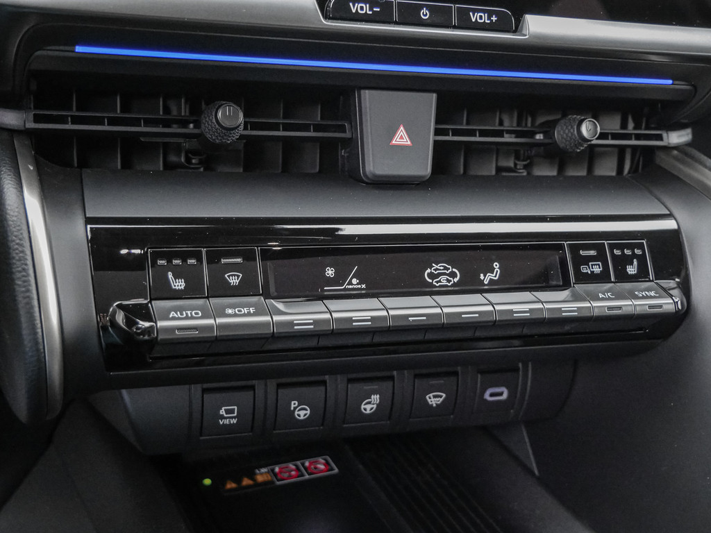 Fahrzeugansicht TOYOTA C-HR 2.0 Plug-In Hybrid FWD Lounge - Bild 19