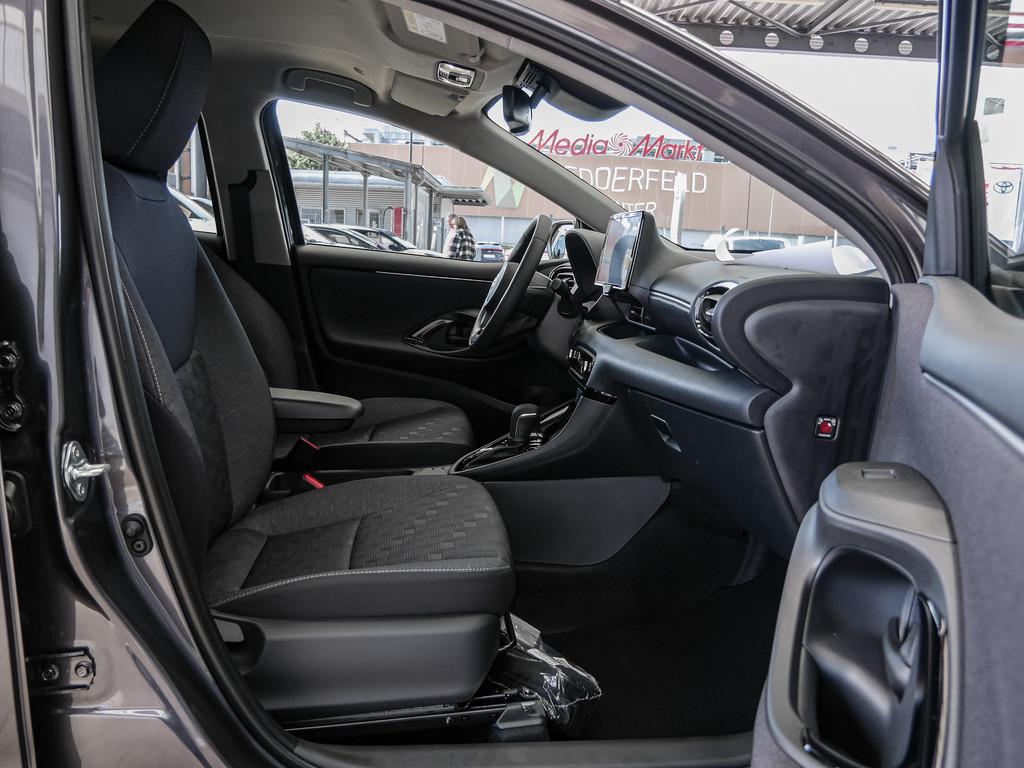 Fahrzeugansicht TOYOTA Yaris 1.5 Hybrid Teamplayer - Bild 6