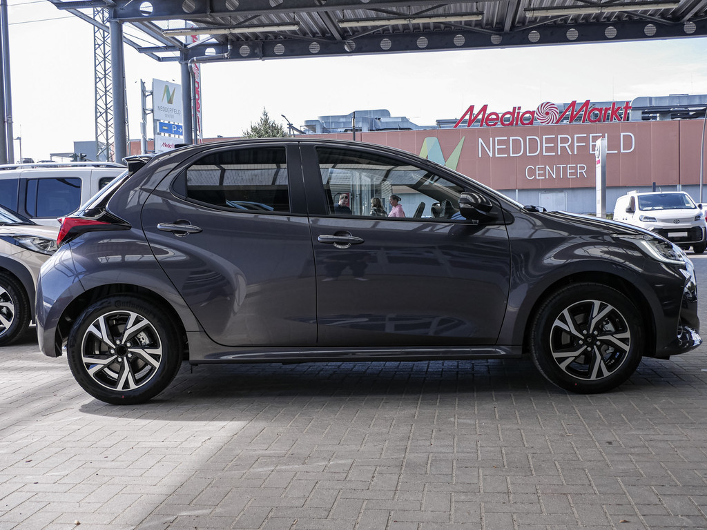 Fahrzeugansicht TOYOTA Yaris 1.5 Hybrid Teamplayer - Bild 34