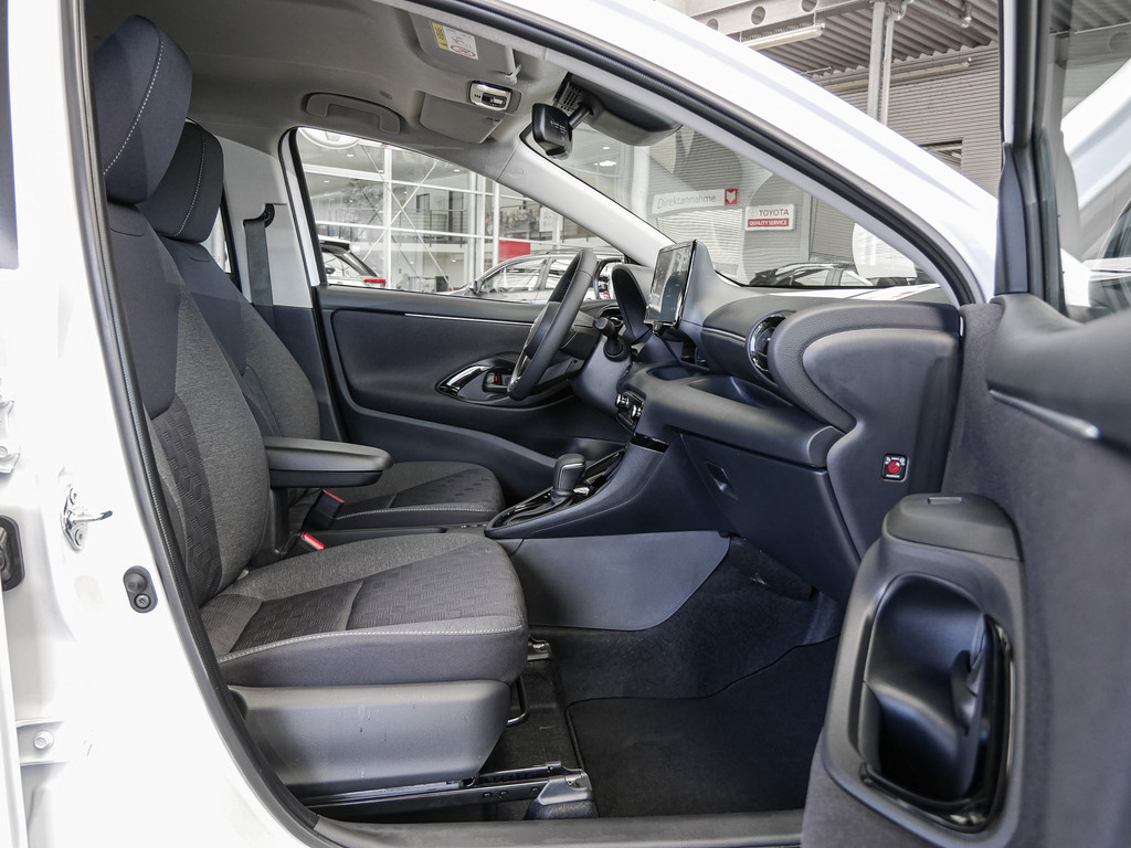 Fahrzeugansicht TOYOTA Yaris 1.5 Hybrid Teamplayer - Bild 6