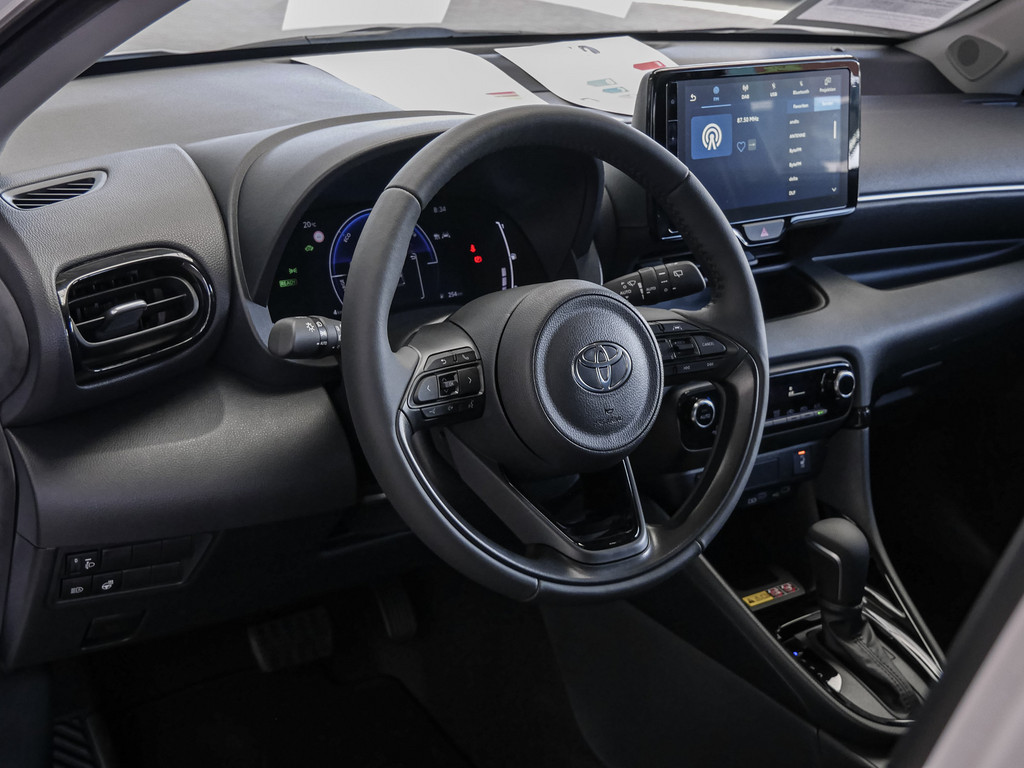 Fahrzeugansicht TOYOTA Yaris 1.5 Hybrid Teamplayer - Bild 35
