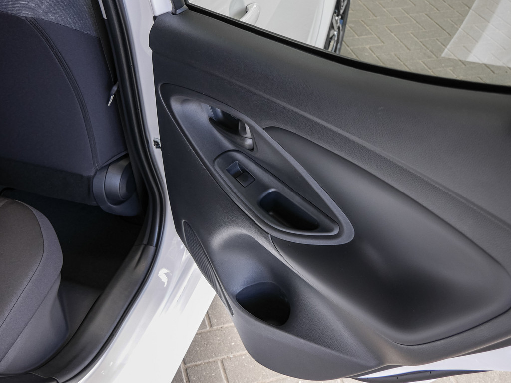 Fahrzeugansicht TOYOTA Yaris 1.5 Hybrid Teamplayer - Bild 8