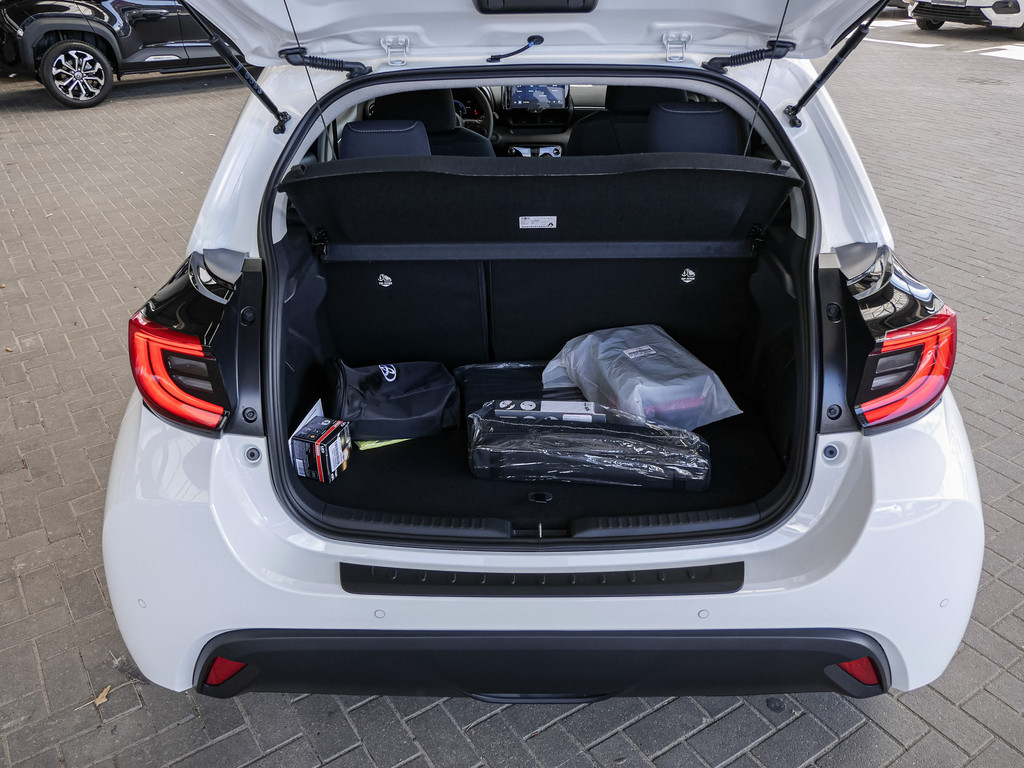 Fahrzeugansicht TOYOTA Yaris 1.5 Hybrid Teamplayer - Bild 13