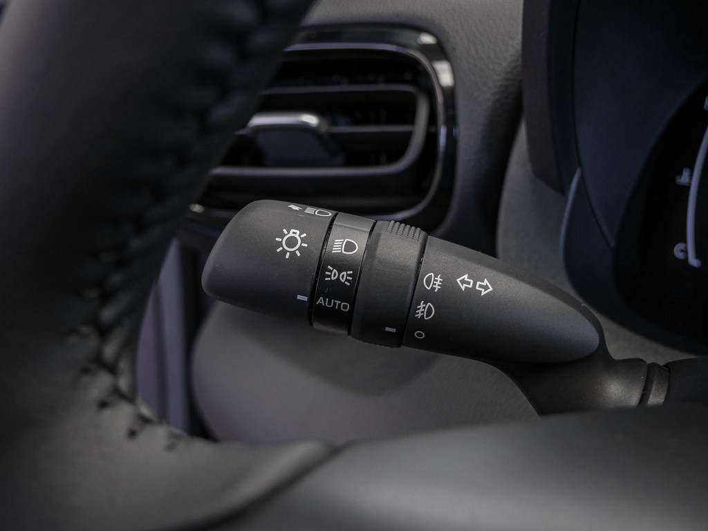 Fahrzeugansicht TOYOTA Yaris 1.5 Hybrid Teamplayer - Bild 27