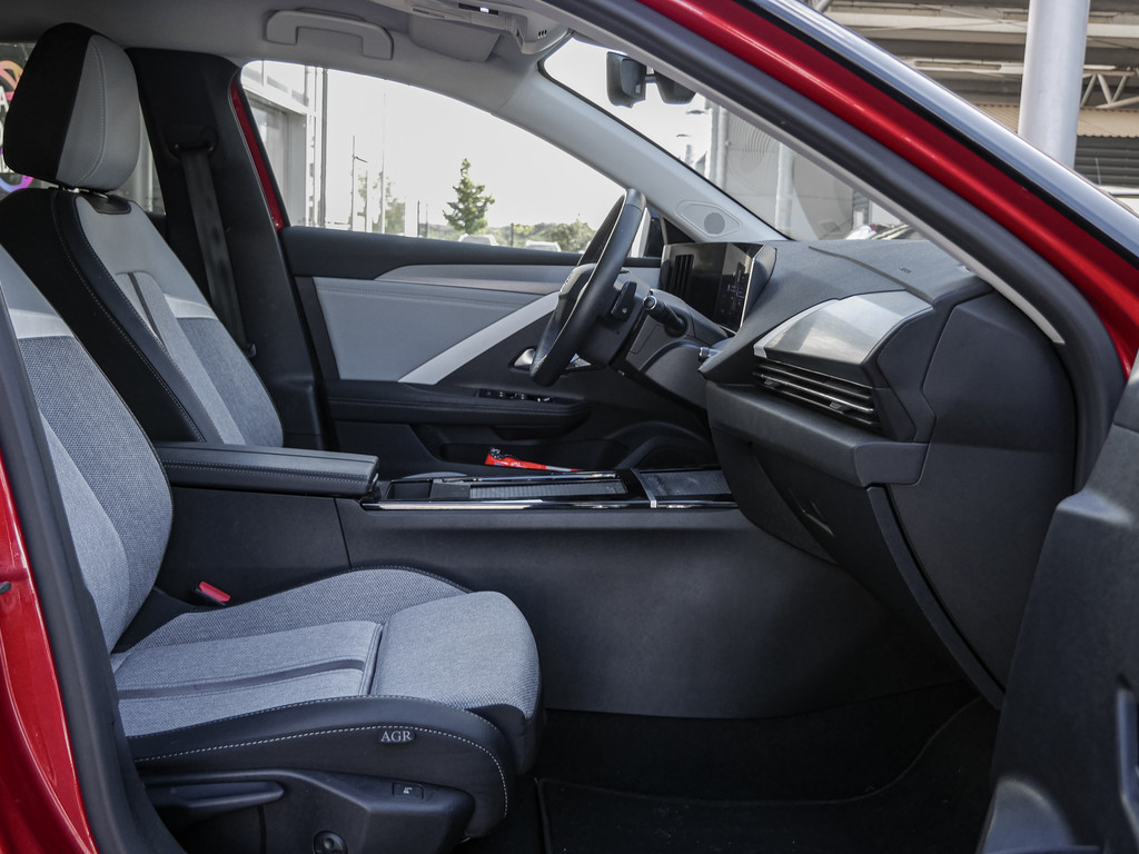 Fahrzeugansicht OPEL Astra L 5-trg. 1.6 Business Elegance Plug-in-Hybrid - Bild 4